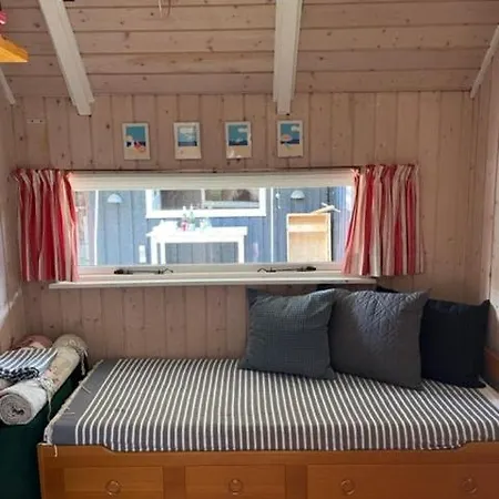 Retro Idyll And Bird Sounds In Quiet Oasis Feriehus