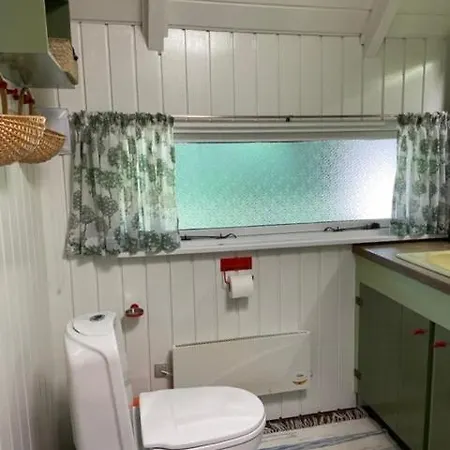 Retro Idyll And Bird Sounds In Quiet Oasis Feriehus