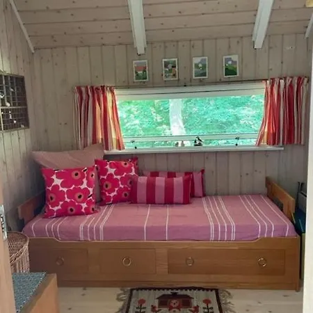 Retro Idyll And Bird Sounds In Quiet Oasis Holiday home